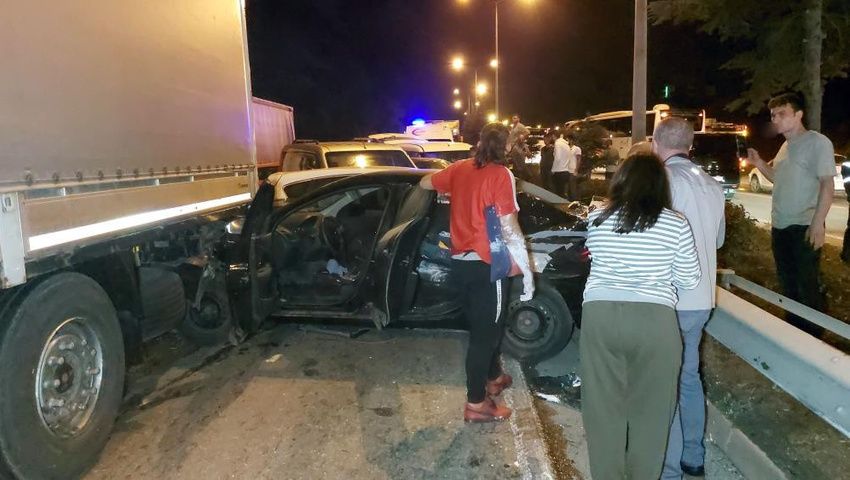 Samsun'da zincirleme trafik kazası: 23 araç birbirine girdi! 5