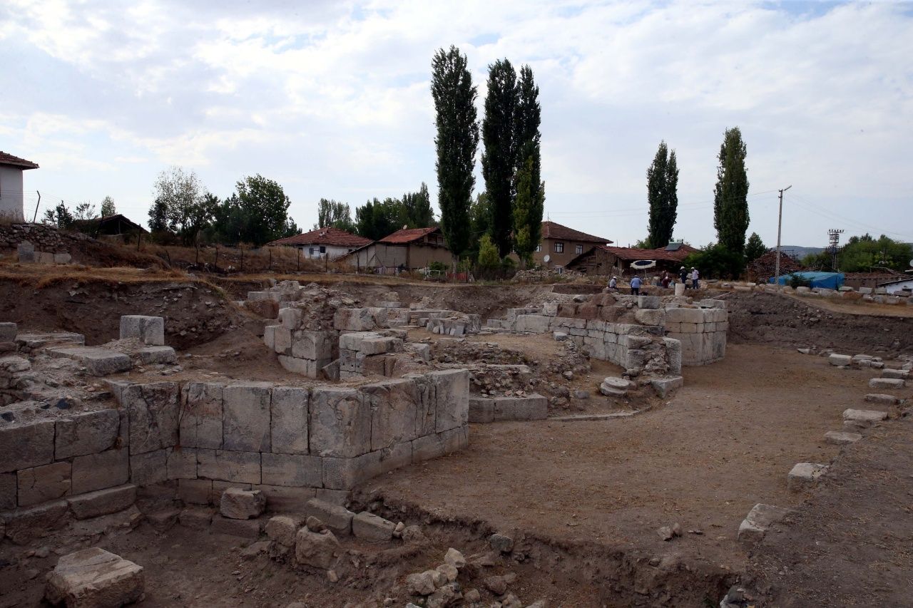 Tokat’ta tarih gün yüzüne çıkıyor! Geçmişi M.Ö 1. yüzyıla dayanan Sepastapolis’de kazı çalışmaları devam ediyor 2
