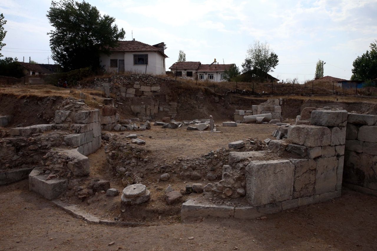 Tokat’ta tarih gün yüzüne çıkıyor! Geçmişi M.Ö 1. yüzyıla dayanan Sepastapolis’de kazı çalışmaları devam ediyor 5