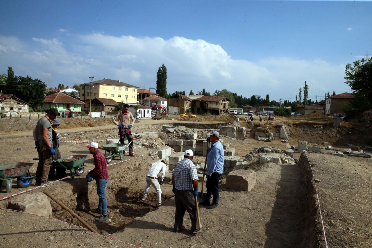 Tokat’ta tarih gün yüzüne çıkıyor! Geçmişi M.Ö 1. yüzyıla dayanan Sepastapolis’de kazı çalışmaları devam ediyor 8