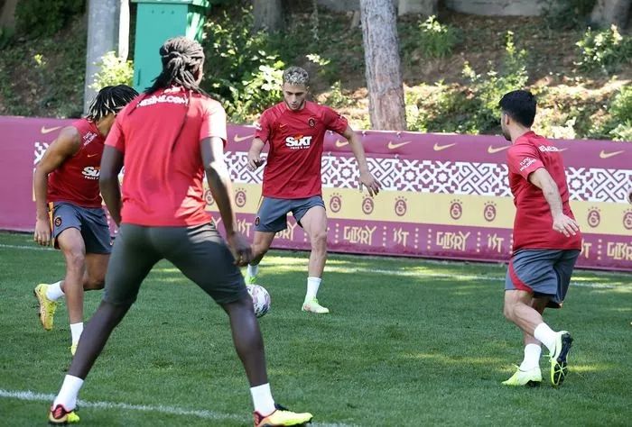 Galatasaray'ın 5 transferi ilk kez takımla birlikte çalıştı! İşte idmandan kareler... 3
