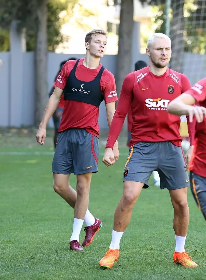 Galatasaray'ın 5 transferi ilk kez takımla birlikte çalıştı! İşte idmandan kareler... 11