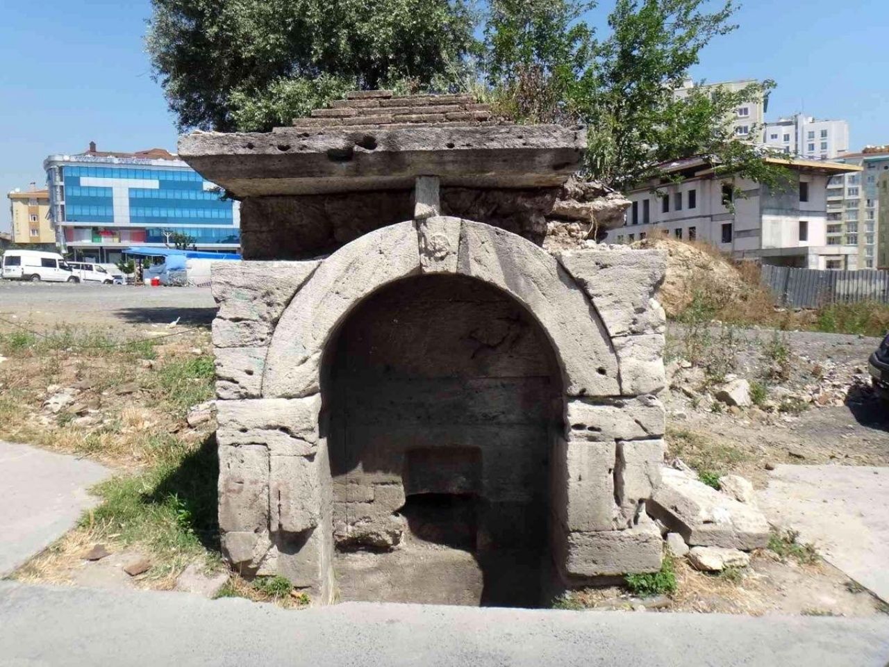 İstanbul Zeytinburnu’ndaki tarihi Seyitnizam Çeşmesi yeni yerine taşındı! 3