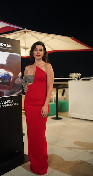 Gökçe Bahadır, Salih Bademci ve Burcu Özberk'ten 'Venedik Film Festivali' pozları 10
