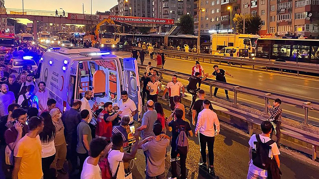 İşte Avcılar'da yaşanan metrobüs faciasından fotoğraflar! 5