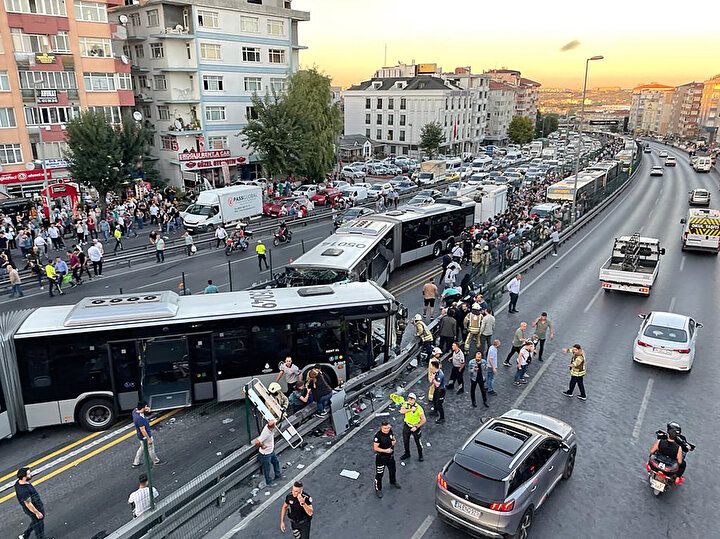 Avcılar'daki metrobüs kazasında yaralananlar dehşet anlarını anlattı: Her yer kan içindeydi! 2