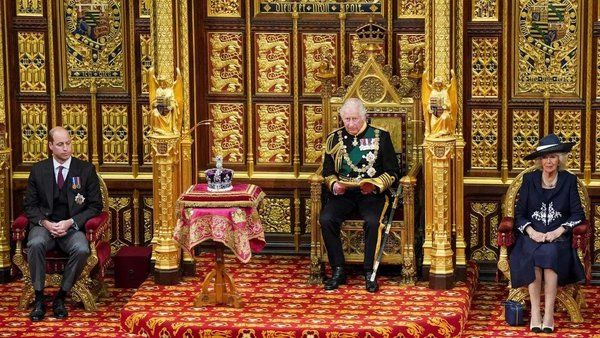 İngiltere'nin yeni kraliçesi Camilla'nın tacında Osmanlı detayı: Türk elması yer alıyor! 3