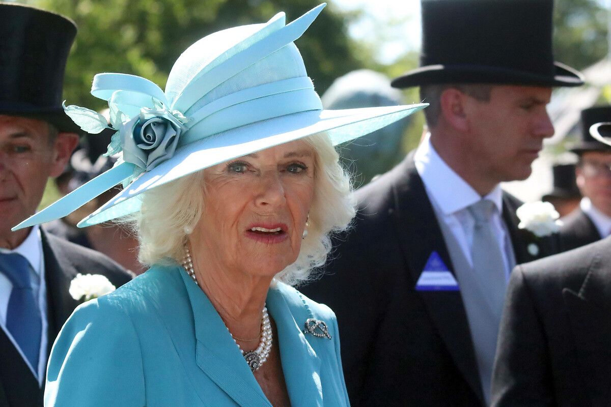 İngiltere'nin yeni kraliçesi Camilla'nın tacında Osmanlı detayı: Türk elması yer alıyor! 9