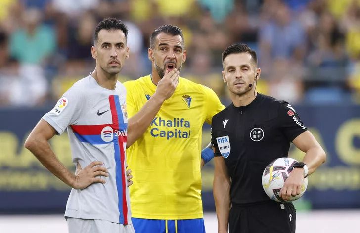 Cadiz - Barcelona maçında bir taraftar kalp krizi geçirdi! O anlarda tüm stadyum bir anda buz kesti 4
