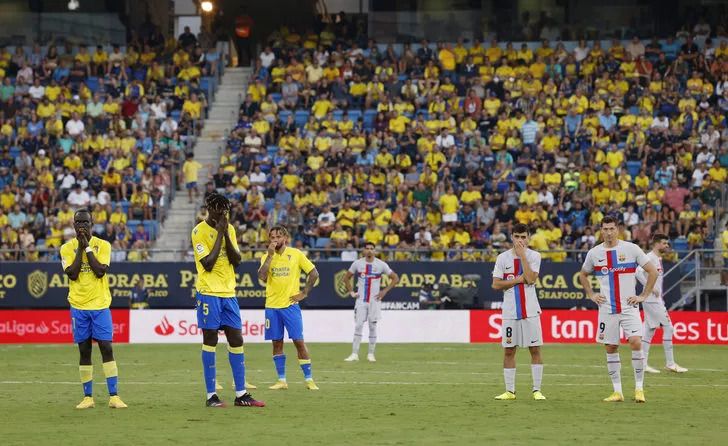 Cadiz - Barcelona maçında bir taraftar kalp krizi geçirdi! O anlarda tüm stadyum bir anda buz kesti 2