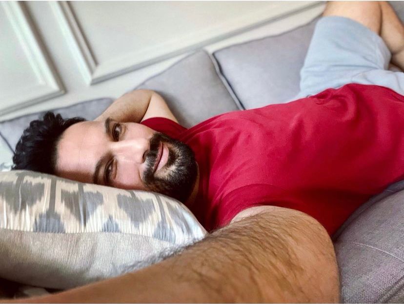 Tarkan'ın koltuktaki aile pozu ortalığı yıktı geçti: 1 saatte 10 bin yorum yağdı 3