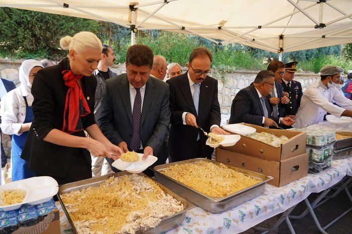 CHP'li başkandan aile şirketine bir kıyak daha! Bin kişilik organizasyona 5 bin kişilik yemek! 6