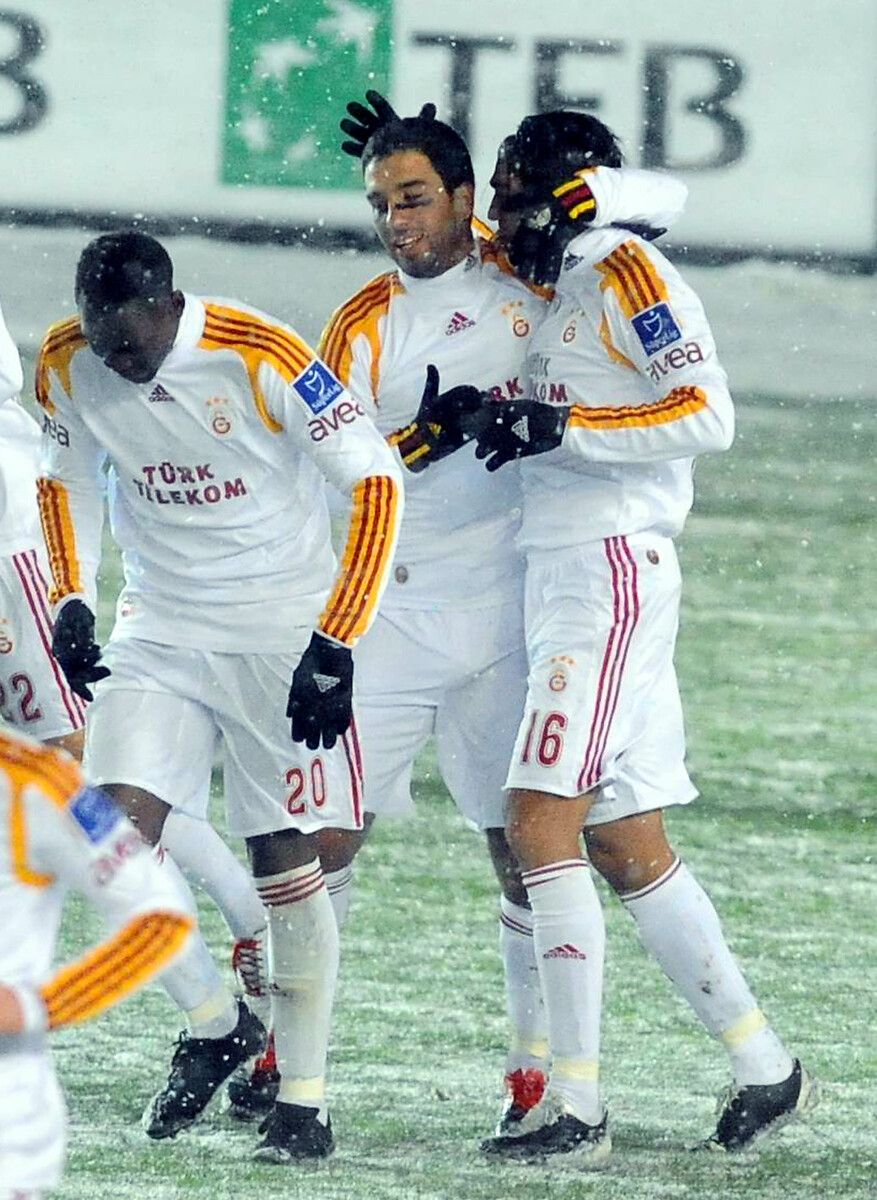 Arda Turan yeşil sahalara veda etti 3