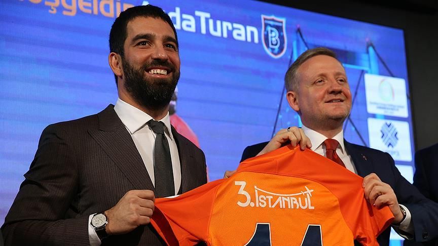 Arda Turan yeşil sahalara veda etti 6