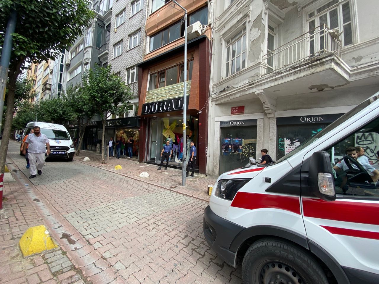 Şişli'de iş hanında dehşet! Merdiven korkuluklarına asılı halde bulundu 4