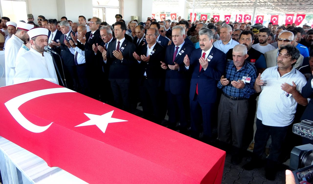 Pençe-Kilit şehidi Fatih Kalkan son yolculuğuna uğurlandı 2