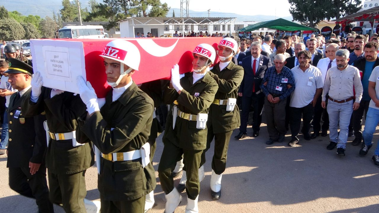 Pençe-Kilit şehidi Fatih Kalkan son yolculuğuna uğurlandı 11
