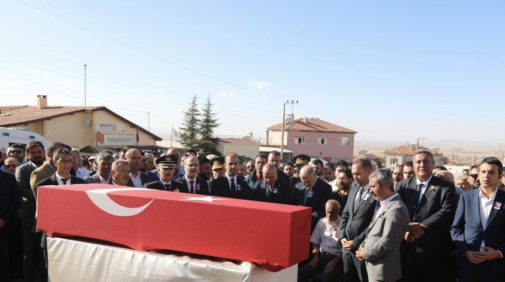 Şehit cenazesine çelenk gönderen Kemal Kılıçdaroğlu'na tepki yağdı: "Teröriste terörist diyemiyorlar" 5