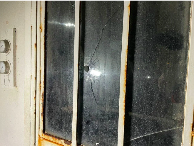 Yunan Sahil Güvenlik güçlerinin ateş açtığı gemi Anatolian'da saldırının izleri böyle görüntülendi 4