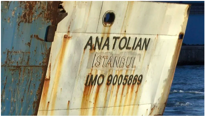 Yunan Sahil Güvenlik güçlerinin ateş açtığı gemi Anatolian'da saldırının izleri böyle görüntülendi 3