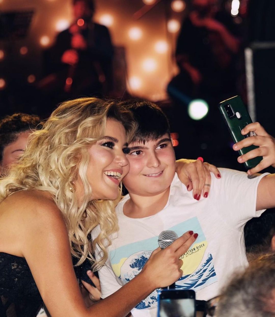 Kıbrıs'ta sahne alan Gülben Ergen şıklığıyla göz kamaştırdı 4