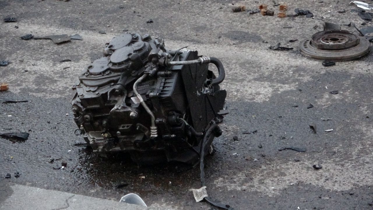 Kayseri'de 3 araç çarpıştı, ortalık savaş alanına döndü: 1'i ağır 3 yaralı 8