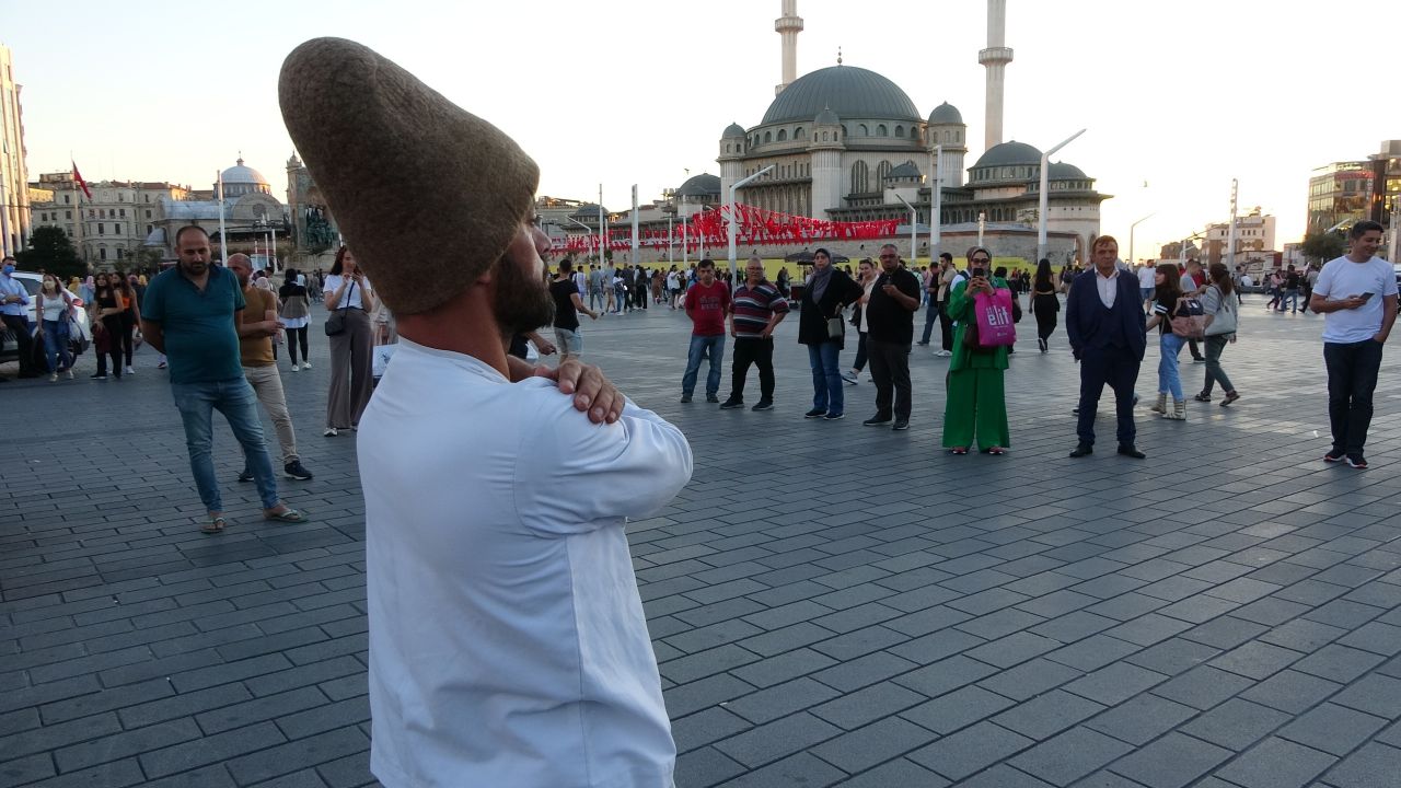 Taksim Meydanı’nda sema gösterisi büyük ilgi çekti 2