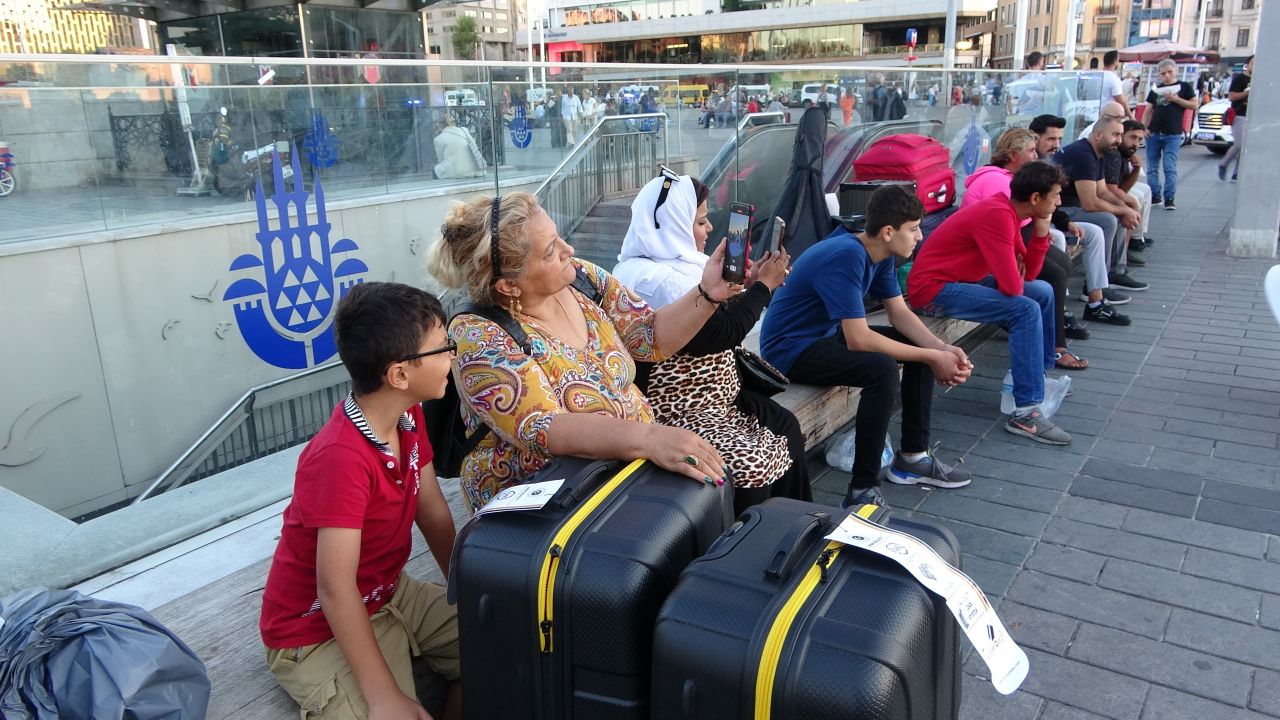 Taksim Meydanı’nda sema gösterisi büyük ilgi çekti 4