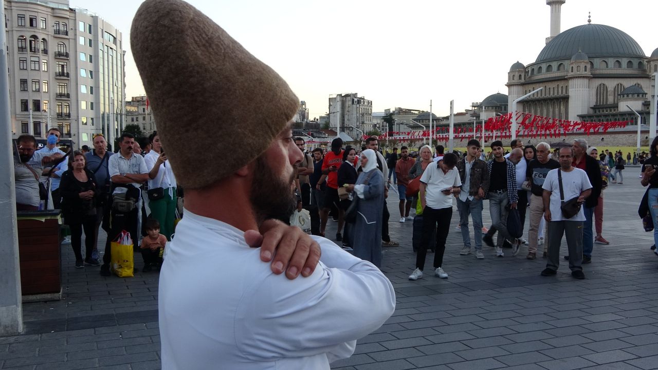 Taksim Meydanı’nda sema gösterisi büyük ilgi çekti 5