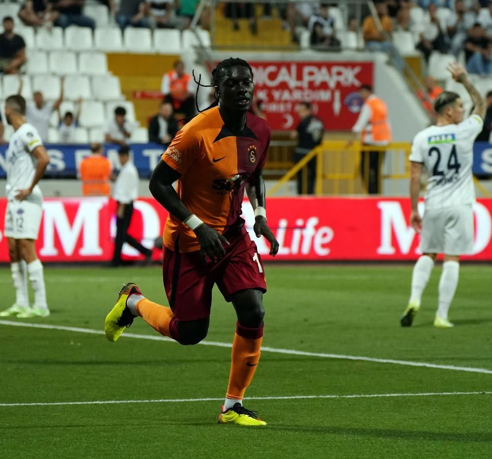 Galatasaray'da Süper Mario Jardel akıllara geldi! Bir dönem fırtına estirmişti... 4