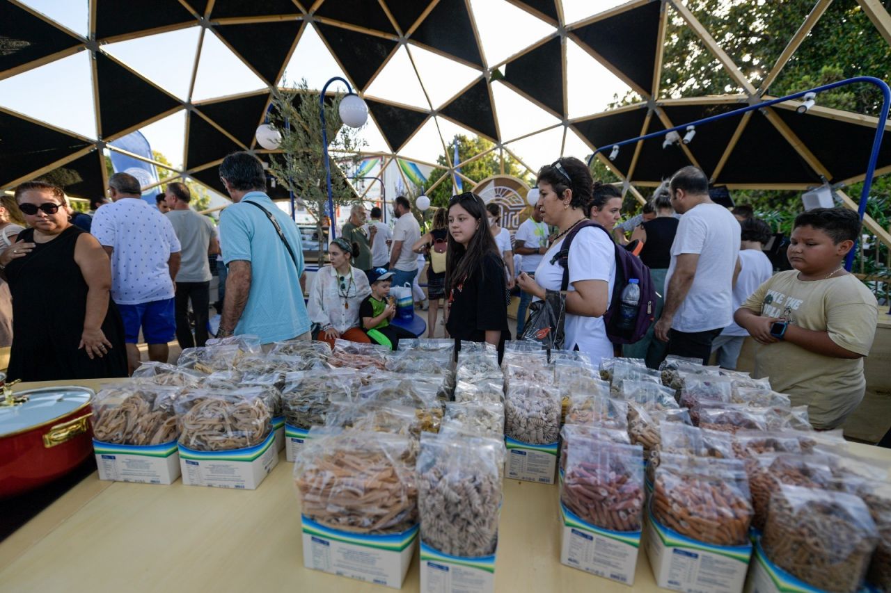 İzmir Büyükşehir Belediyesi’nin yarattığı ‘’İzmirli’’ markası ile birçok ülkeye ihracat hedefleniyor 1