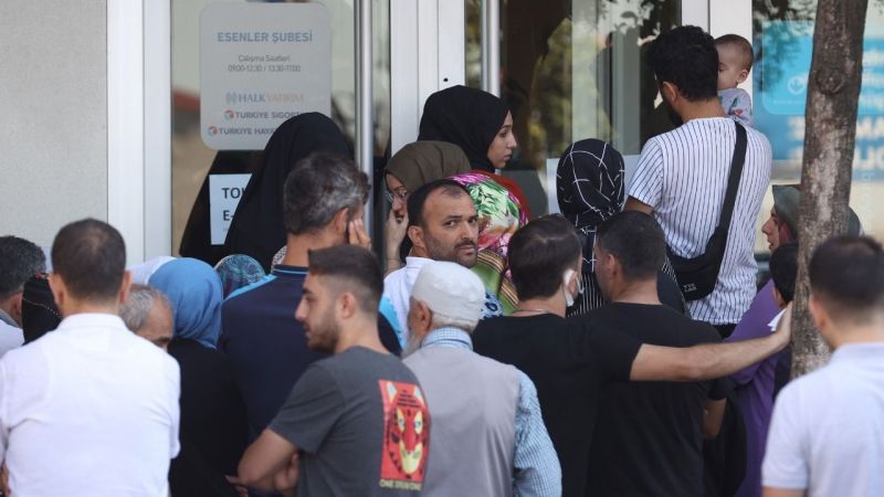 TOKİ sosyal konut projesine büyük ilgi: Bankalarda uzun kuyruklar oluştu! 4