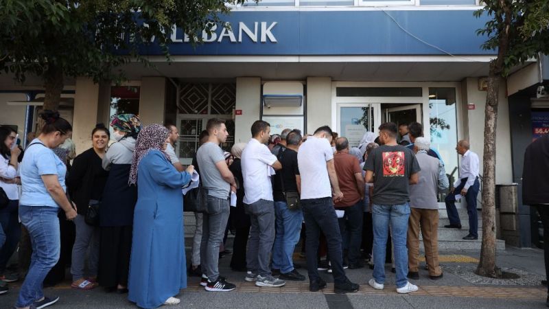 TOKİ sosyal konut projesine büyük ilgi: Bankalarda uzun kuyruklar oluştu! 8