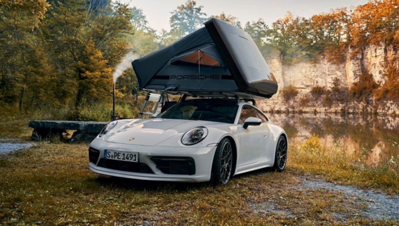 Porsche, pistlerden kamplara yolculuğa çıkıyor! Porsche, yeni aksesuarını satışa çıkardı. 1