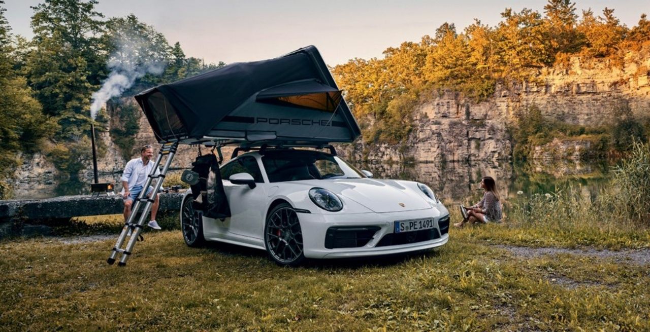 Porsche, pistlerden kamplara yolculuğa çıkıyor! Porsche, yeni aksesuarını satışa çıkardı. 2