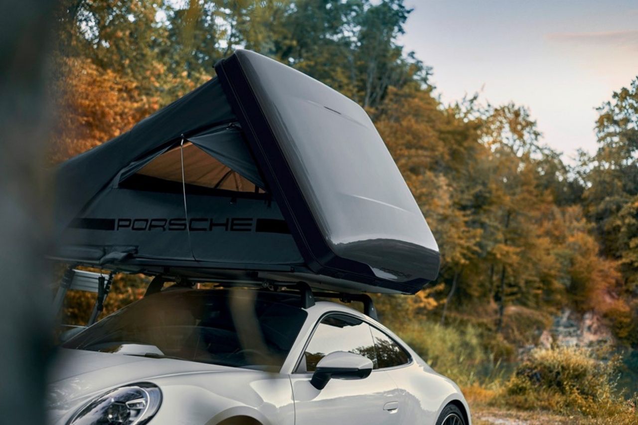 Porsche, pistlerden kamplara yolculuğa çıkıyor! Porsche, yeni aksesuarını satışa çıkardı. 4