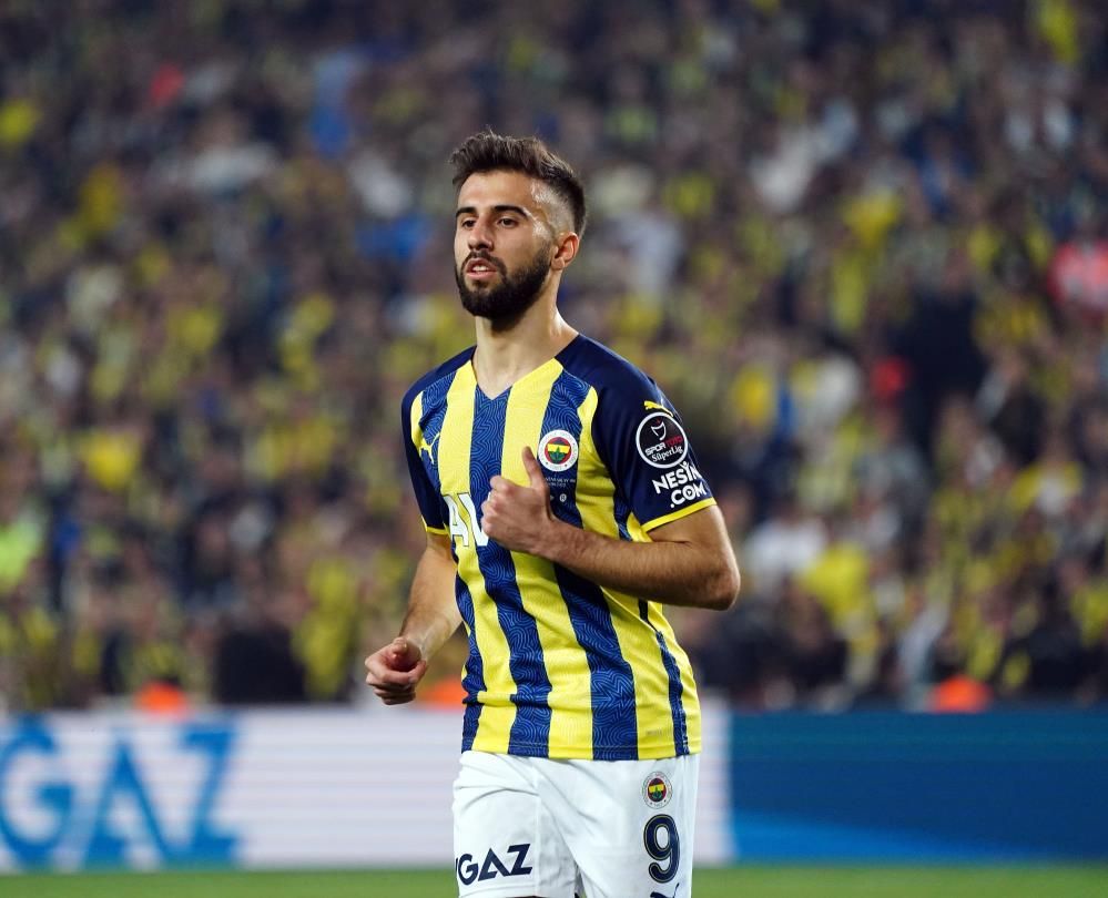 Fenerbahçe'de yıldız futbolcu devre arasında ayrılıyor! İşte yeni adresi... 3