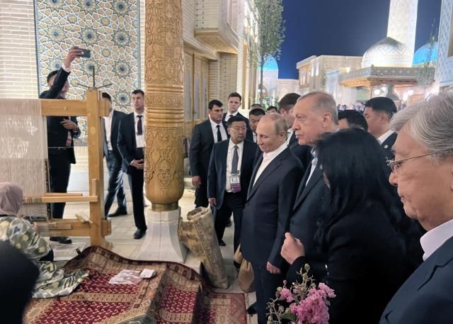Cumhurbaşkanı Erdoğan, Putin, Reisi, Aliyev ve diğer liderler bir araya geldi 3
