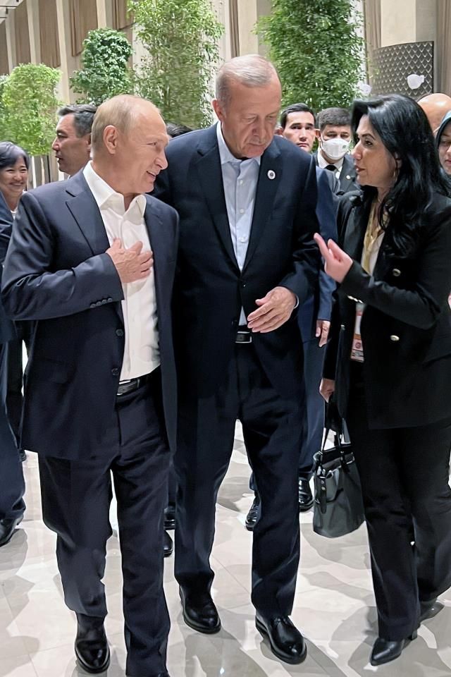 Cumhurbaşkanı Erdoğan, Putin, Reisi, Aliyev ve diğer liderler bir araya geldi 5