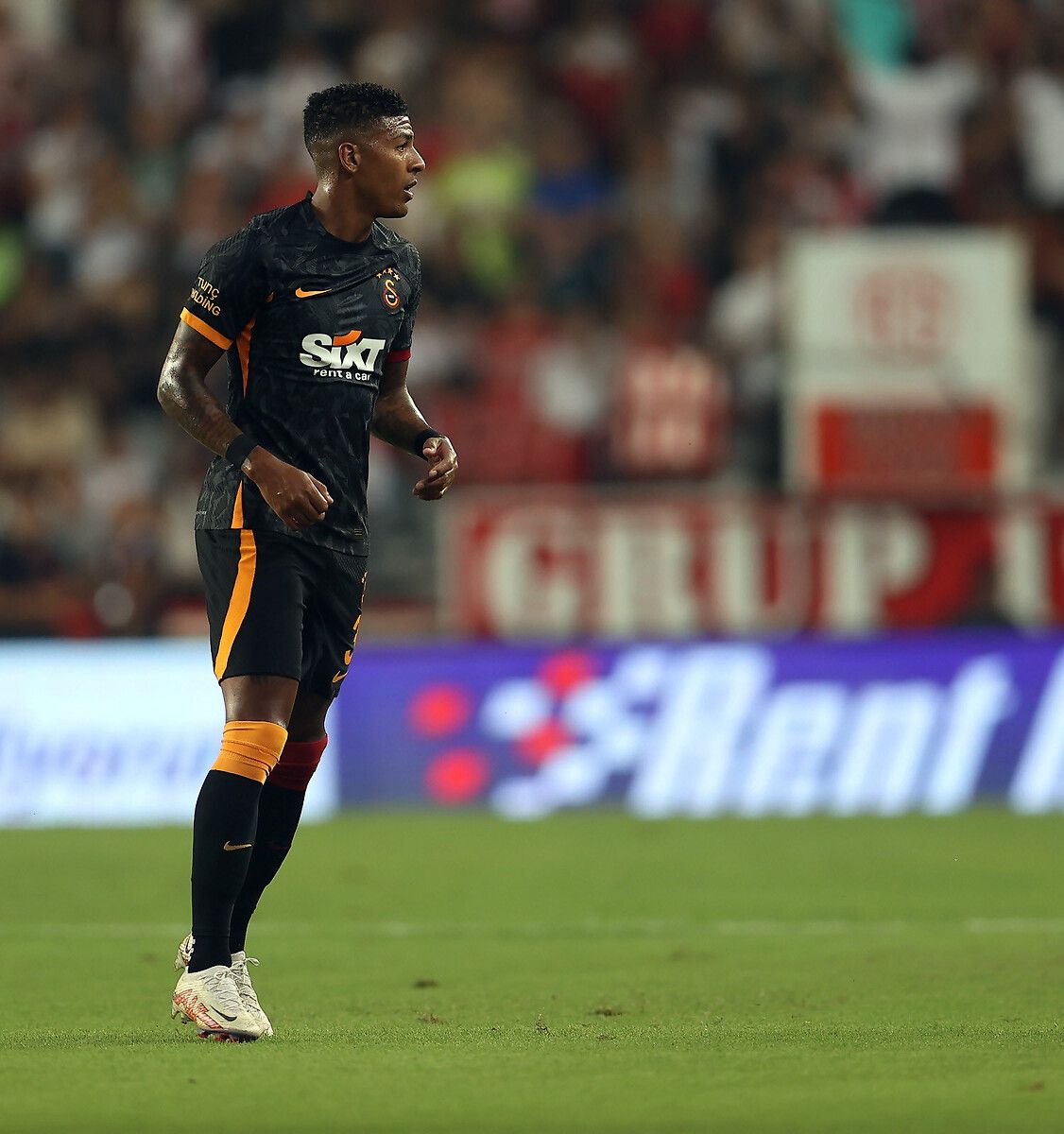 Galatasaray, yeni sol bek transferi yapmayı planlıyor! İşte transferde adı geçen o isim… 3