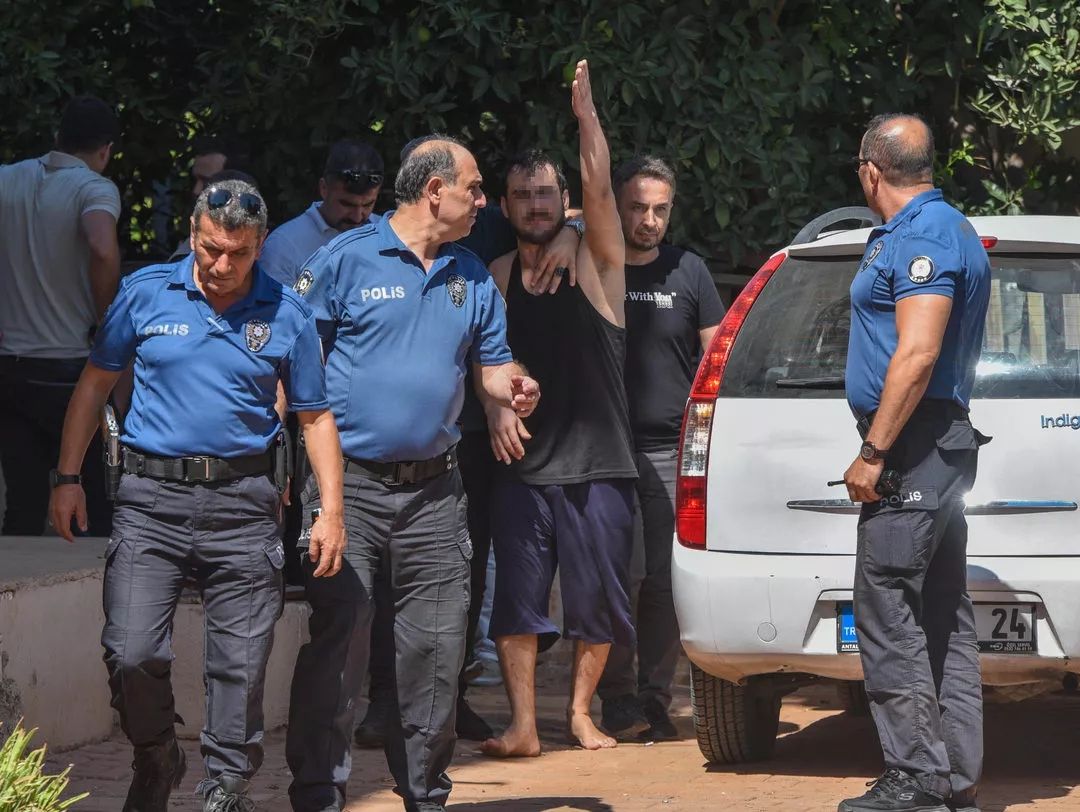 Antalya'da rehine krizi! Polise söyledikleri pes dedirtti: Beni şöyle güzelce bir dövmediniz! 6