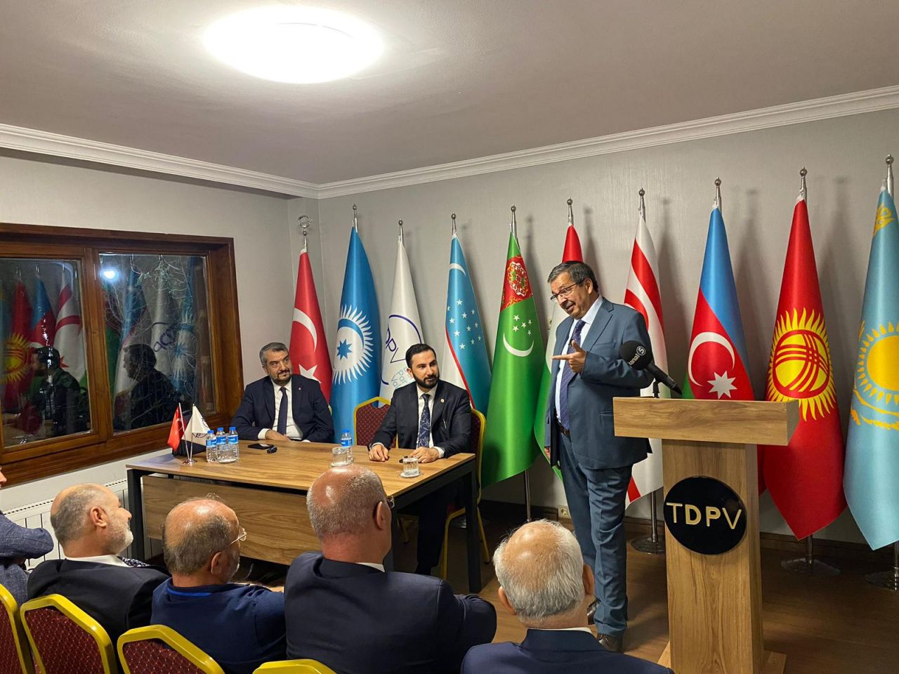 "Türkçe'nin kullanımı konusunda acınacak haldeyiz" 6