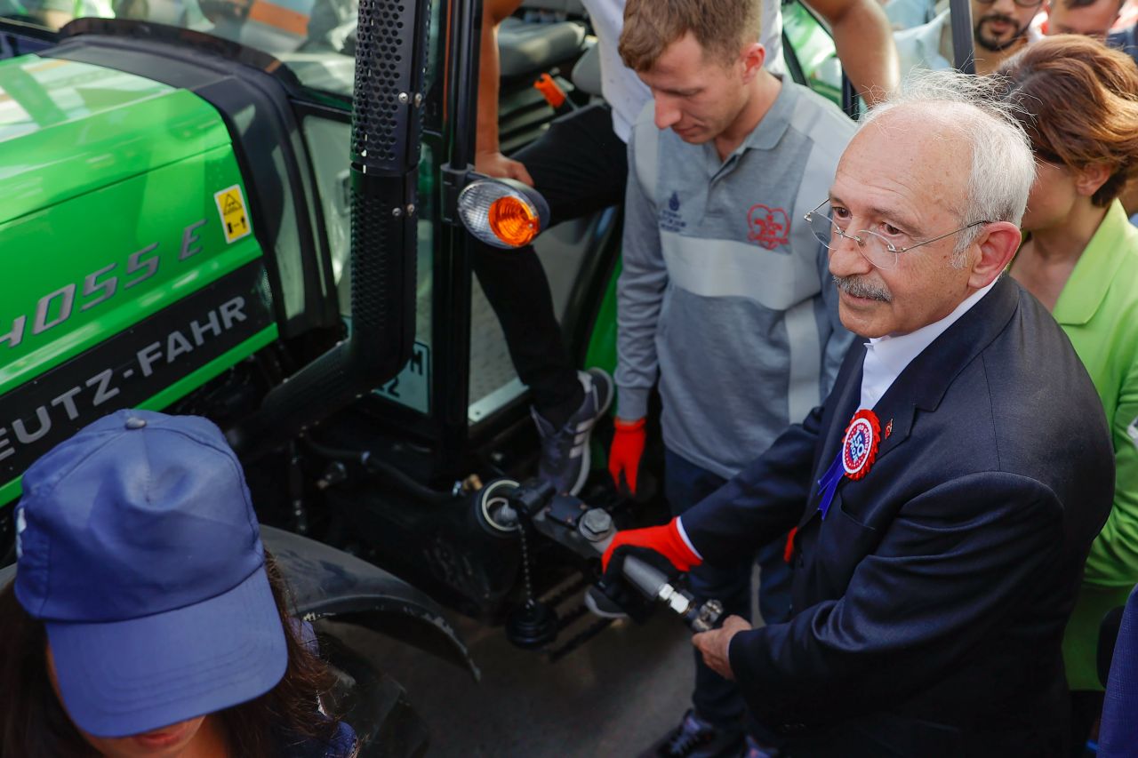 Kılıçdaroğlu'nun katıldığı mazot dağıtım töreninde traktöre mazot verilemedi! 3