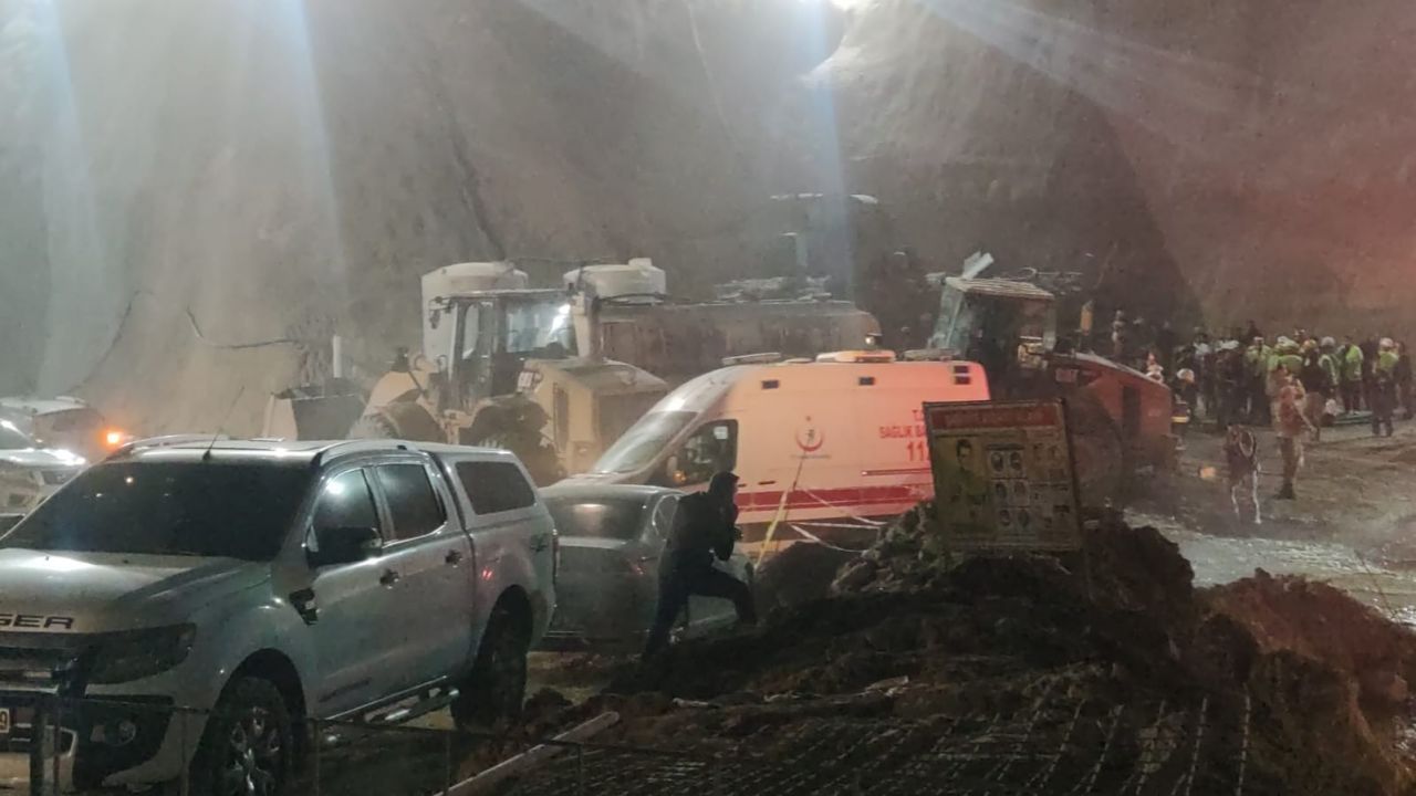 Tünel inşaatında göçük altında kalan 2 kişinin cansız bedeni bulundu 5