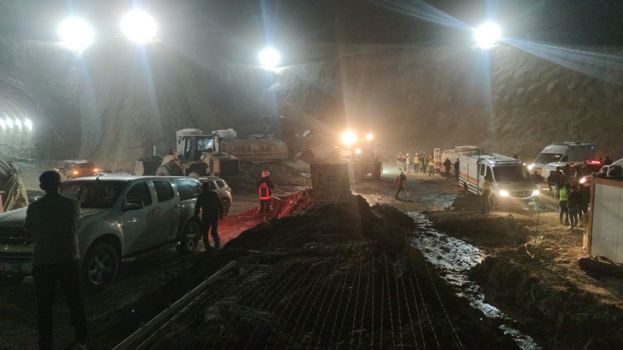 Tünel inşaatında göçük altında kalan 2 kişinin cansız bedeni bulundu 7