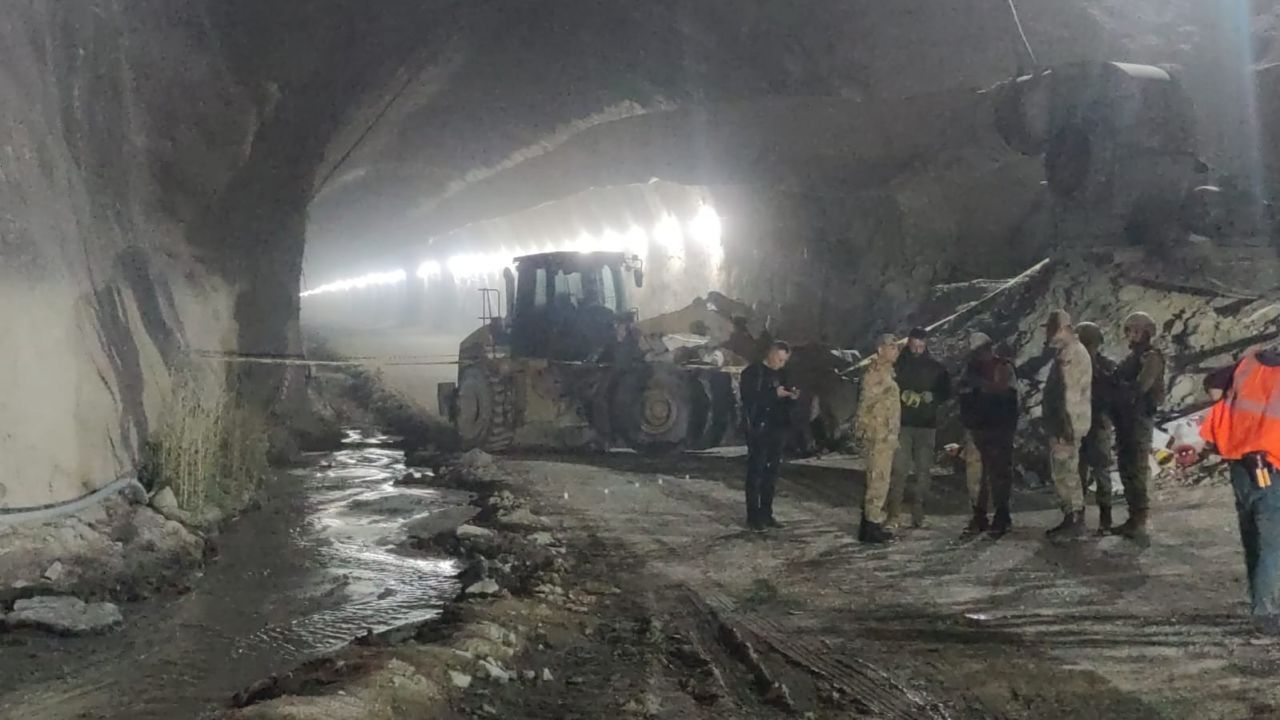Tünel inşaatında göçük altında kalan 2 kişinin cansız bedeni bulundu 9