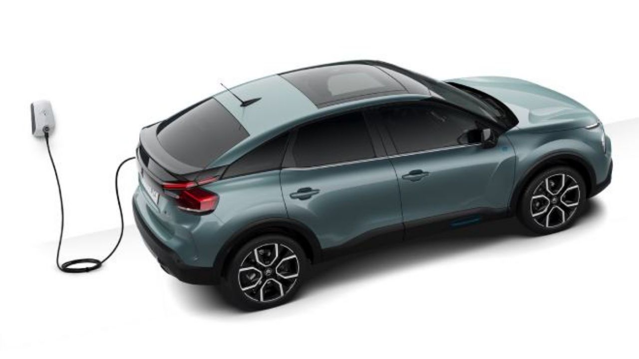 Citroen'in yüzde 100 elektrikli SUV otomobili C4 Ekim'de Türkiye'de 4