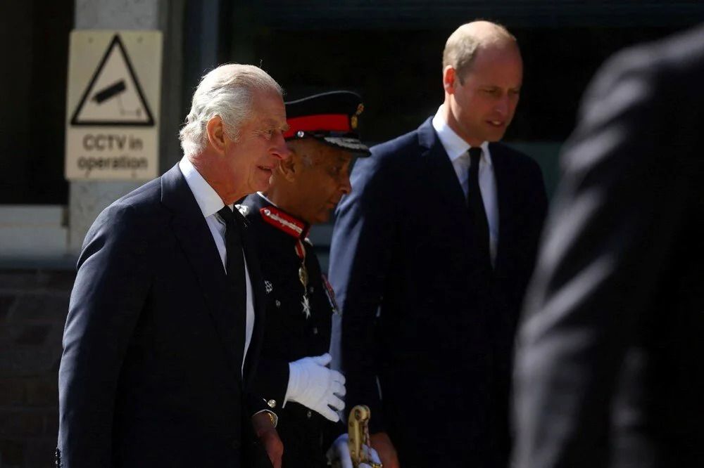Kral Charles'a protesto! Biz evimizi ısıtamıyoruz, yaptığın törenlerin parasını ödüyoruz 1