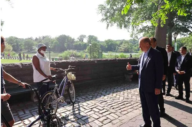 Cumhurbaşkanı Erdoğan New York'ta: Central Park'ta yürüyüş yaptı, ABD'liler ile sohbet etti 1