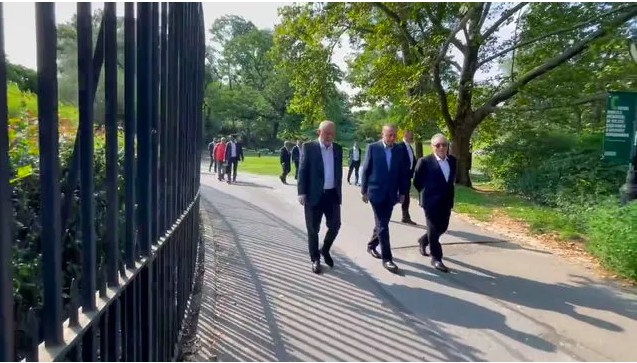 Cumhurbaşkanı Erdoğan New York'ta: Central Park'ta yürüyüş yaptı, ABD'liler ile sohbet etti 4